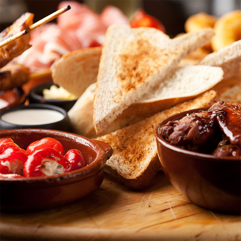 Pins & Pints Bowling Eten, drinken en bowlen in Nederweert