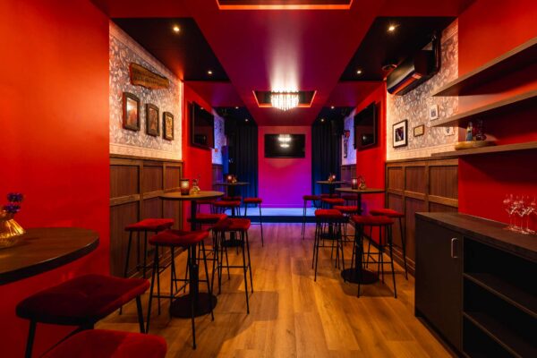 Karaoke café